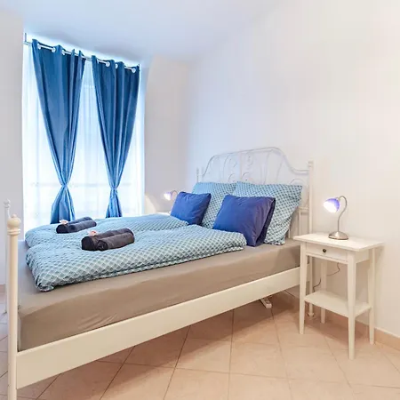 Apartment Unique Historic Palace